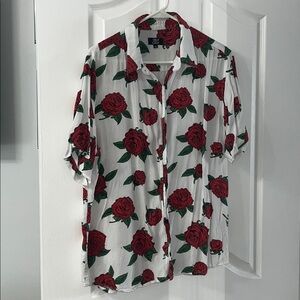 🌹Rose print button up🌹
Can be used as a cover up